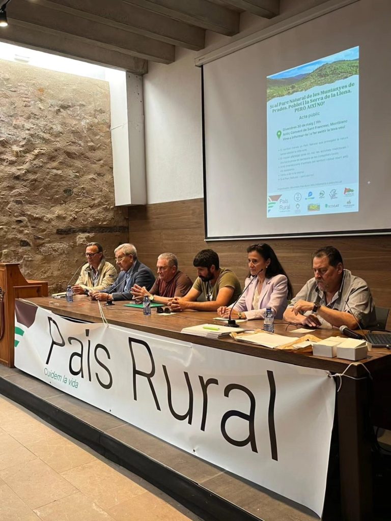 La mesa de l'acte de País Rural.