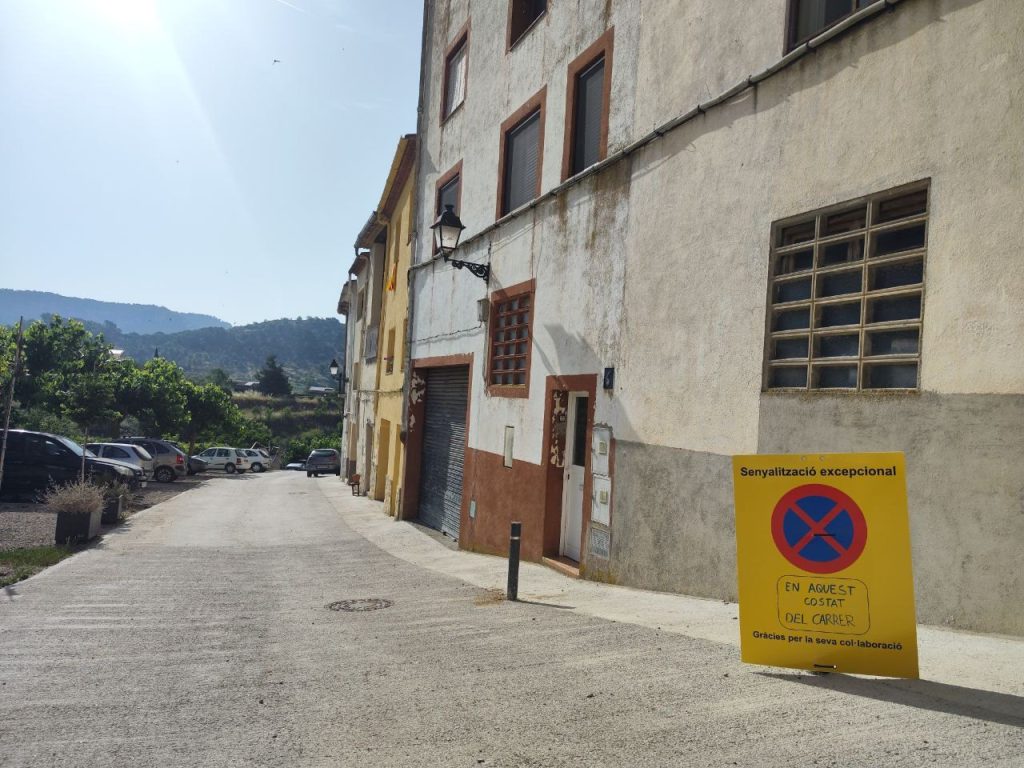 Senyalització del recorregut en un carrer.
